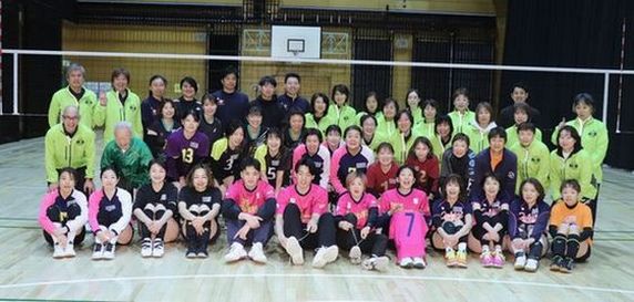 バレーボールレッスンに参加した家庭婦人